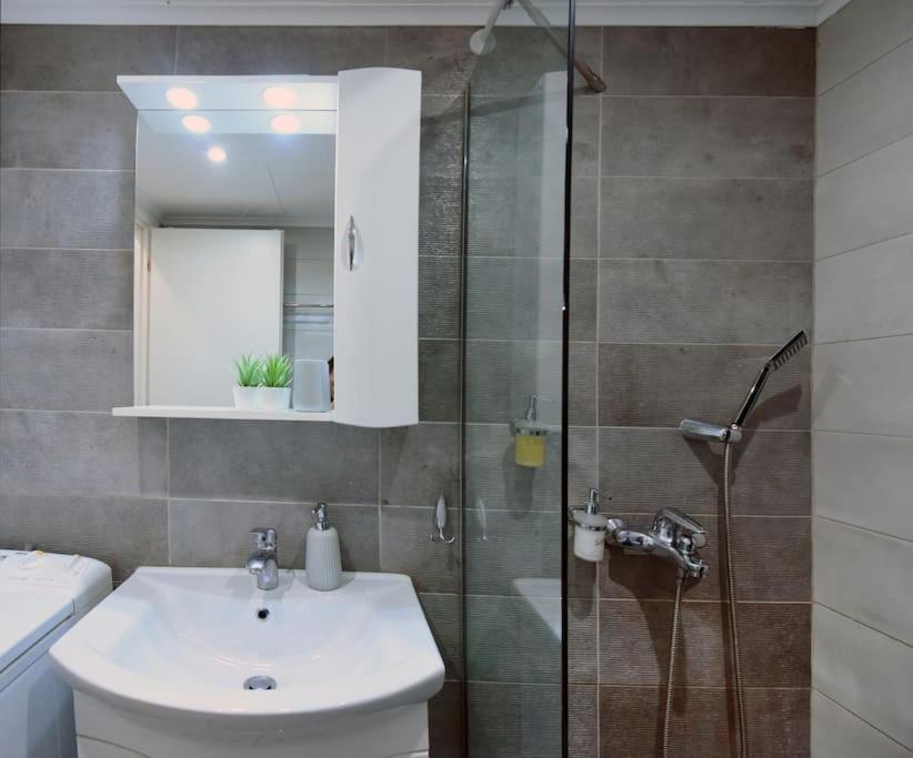 The Muse, Colorful Cozy Flat On Mitropoleos Downtown Apartment Thessaloníki Ngoại thất bức ảnh
